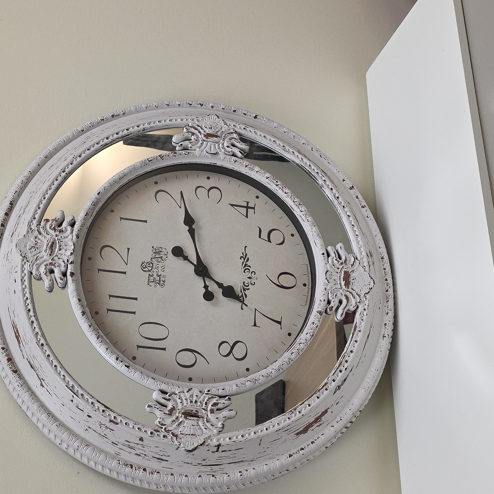 Elegant White Vintage Wall Clock - Picture 2 of 4